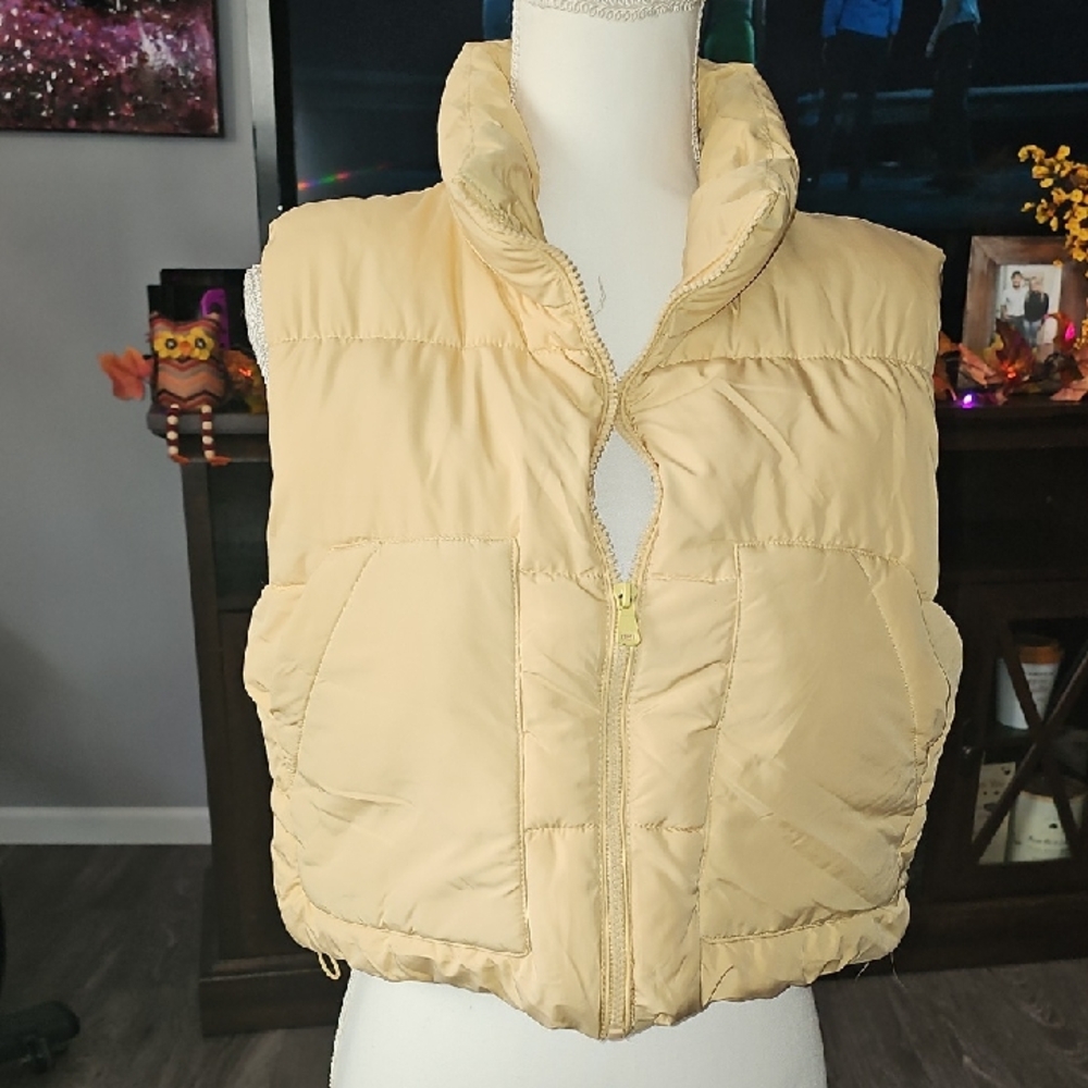 Love Tree Cropped Puffer Vest!! Womens Medium!!